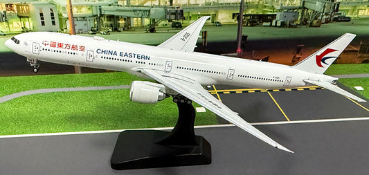 Pre-order 1:400 China Eastern Airlines B777-300ER detachable gear Aviation 400