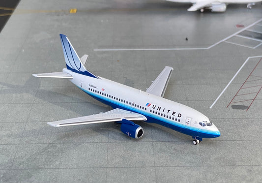 1:400 United Airlines B737-300 "Blue Tulip"  Pandamodel