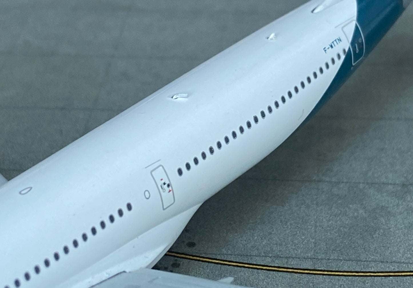 1:400 Airbus Industries A330-neo DAMAGED** JC Wings