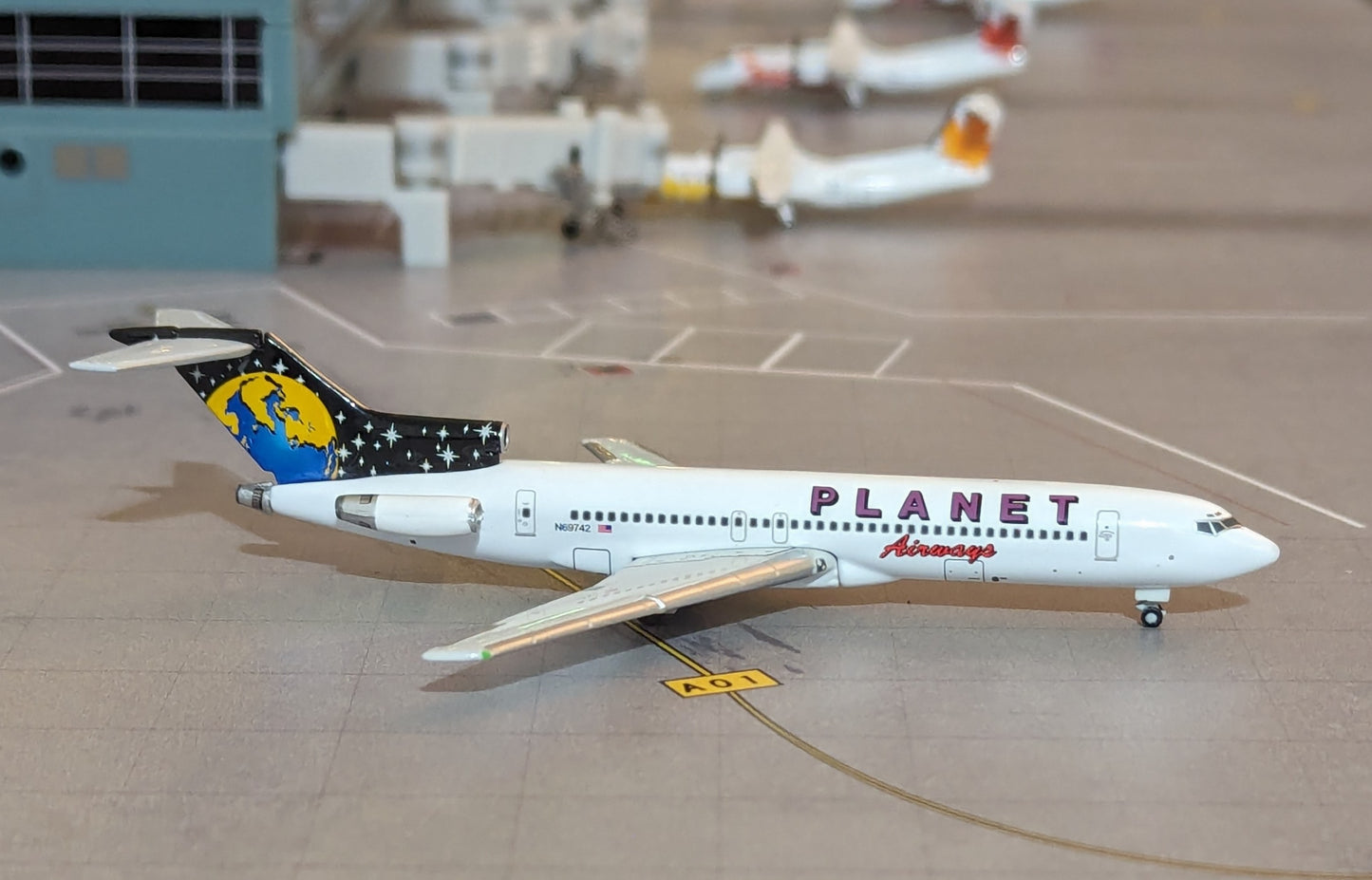 1:400 Planet Airways B727-200 Gemini Jets