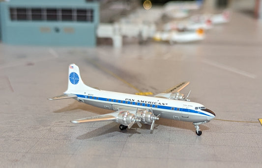 1:400 Pan American DC-6 "Clipper Splendid" AeroClassics