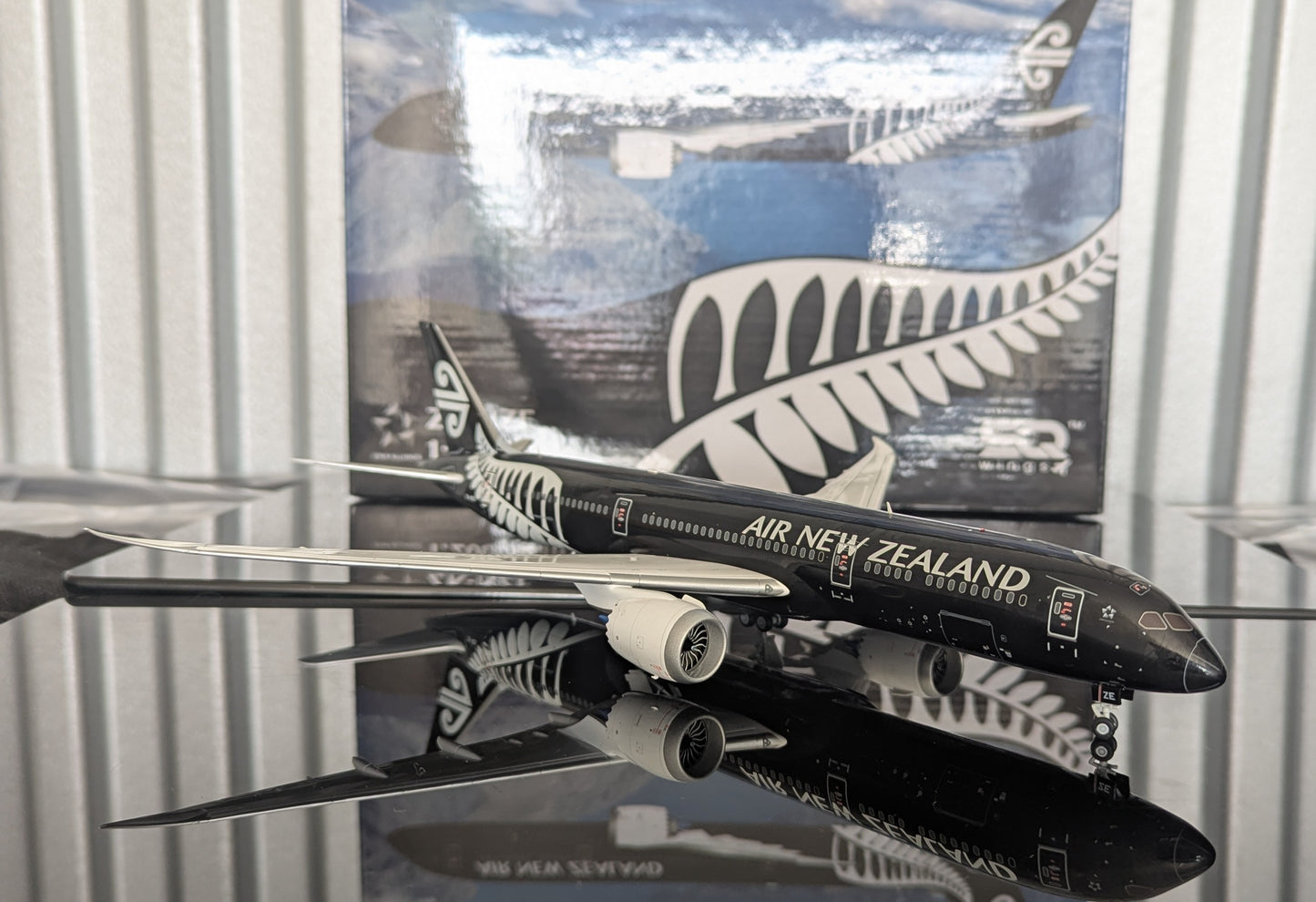 1:200 Air New Zealand B787-9 Dreamliner “All Black” SQ Wings