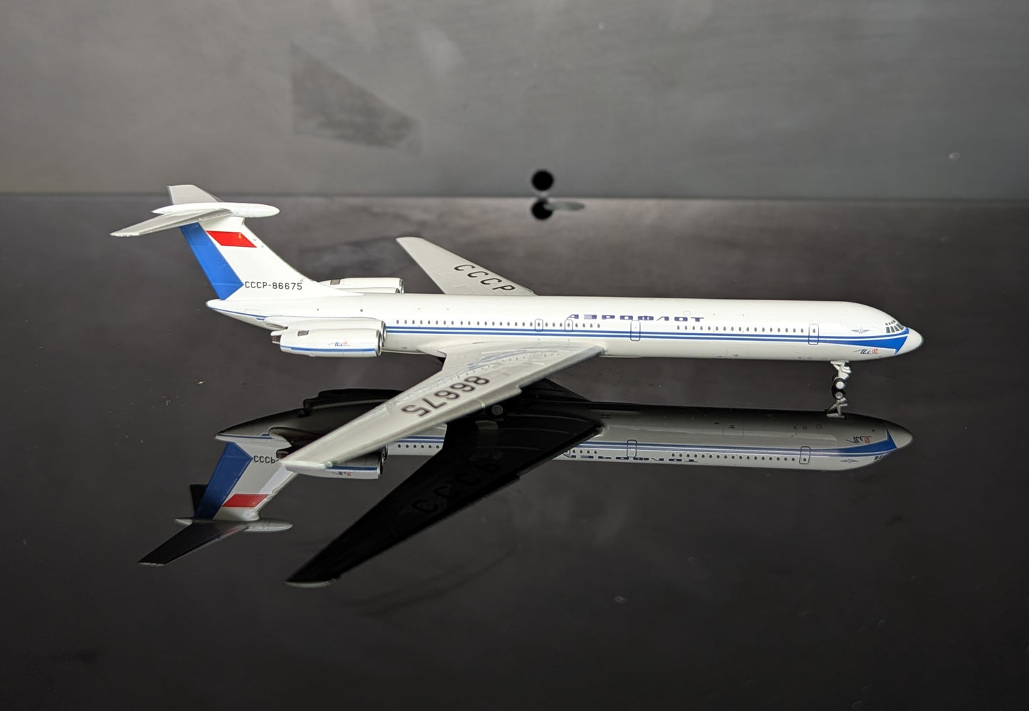 1:400 Aeroflot IL-62 Phoenix Models