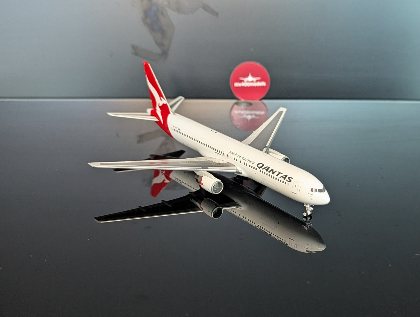 1:400 Qantas B767-300 VH-OGT Pandamodel
