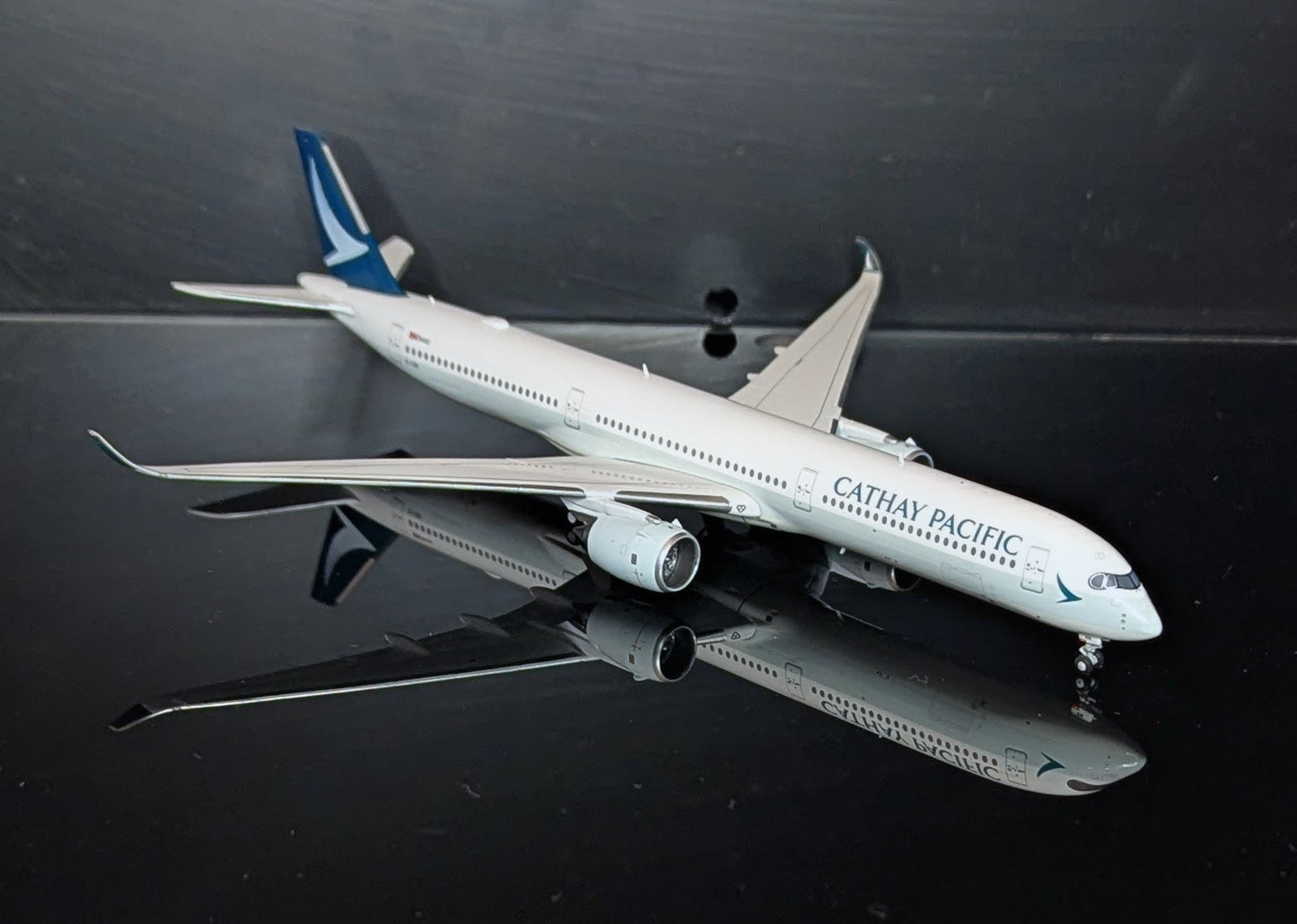 1:400 Cathay Pacific A350-1000 B-LXN JC Wings