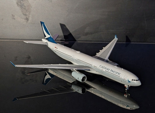 1:400 Cathay Pacific A330-300 B-HLW Phoenix Models