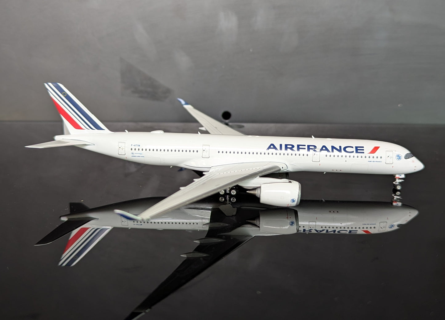 1:400 Air France A350-900 F-HTYM Phoenix Models