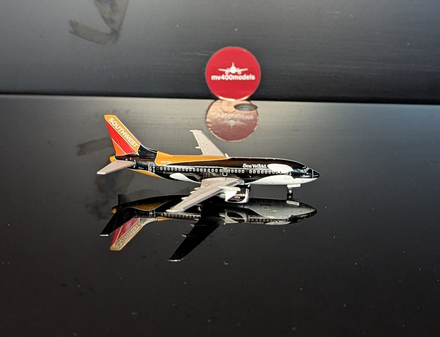 1:400 Southwest Airlines B737-500 “Seaworld of California” JC Wings