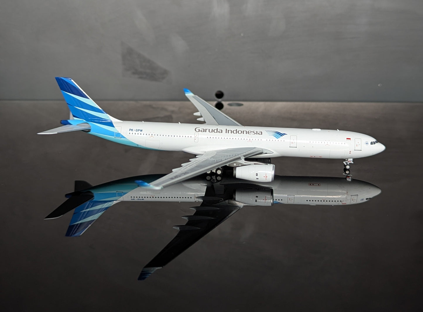 1:400 Garuda Indonesia A330-300 PK-GPW Airlines NG Models