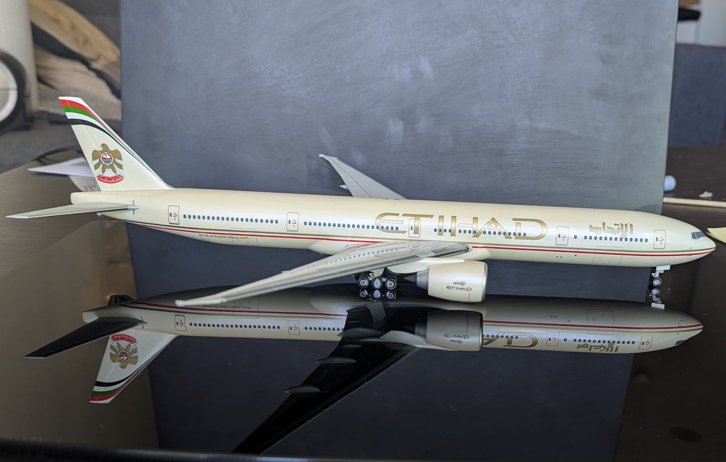 1:200 Etihad Airways B777-300ER Herpa Wings