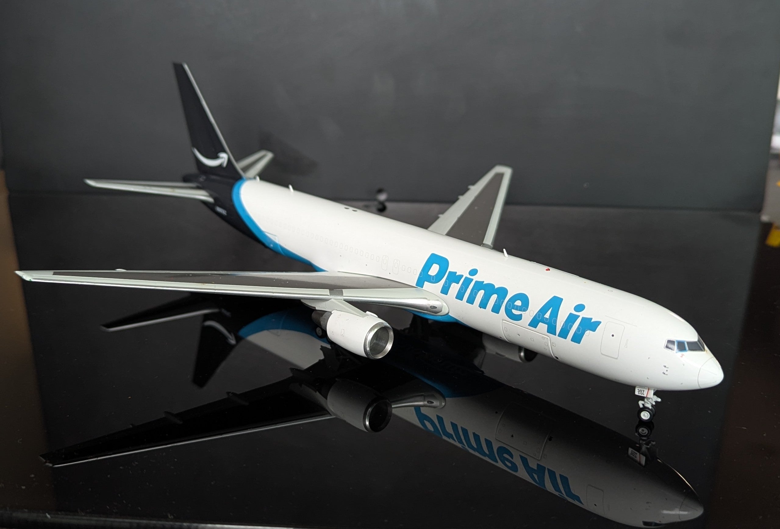 1:200 Prime Air B767-300ER BDSF JC Wings – mv400models