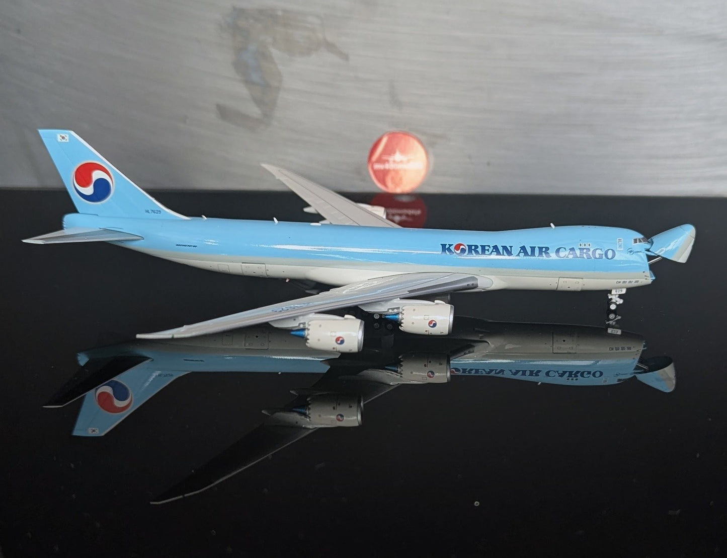 1:400 Korean Air B747-8F Interactive Series YY Wings