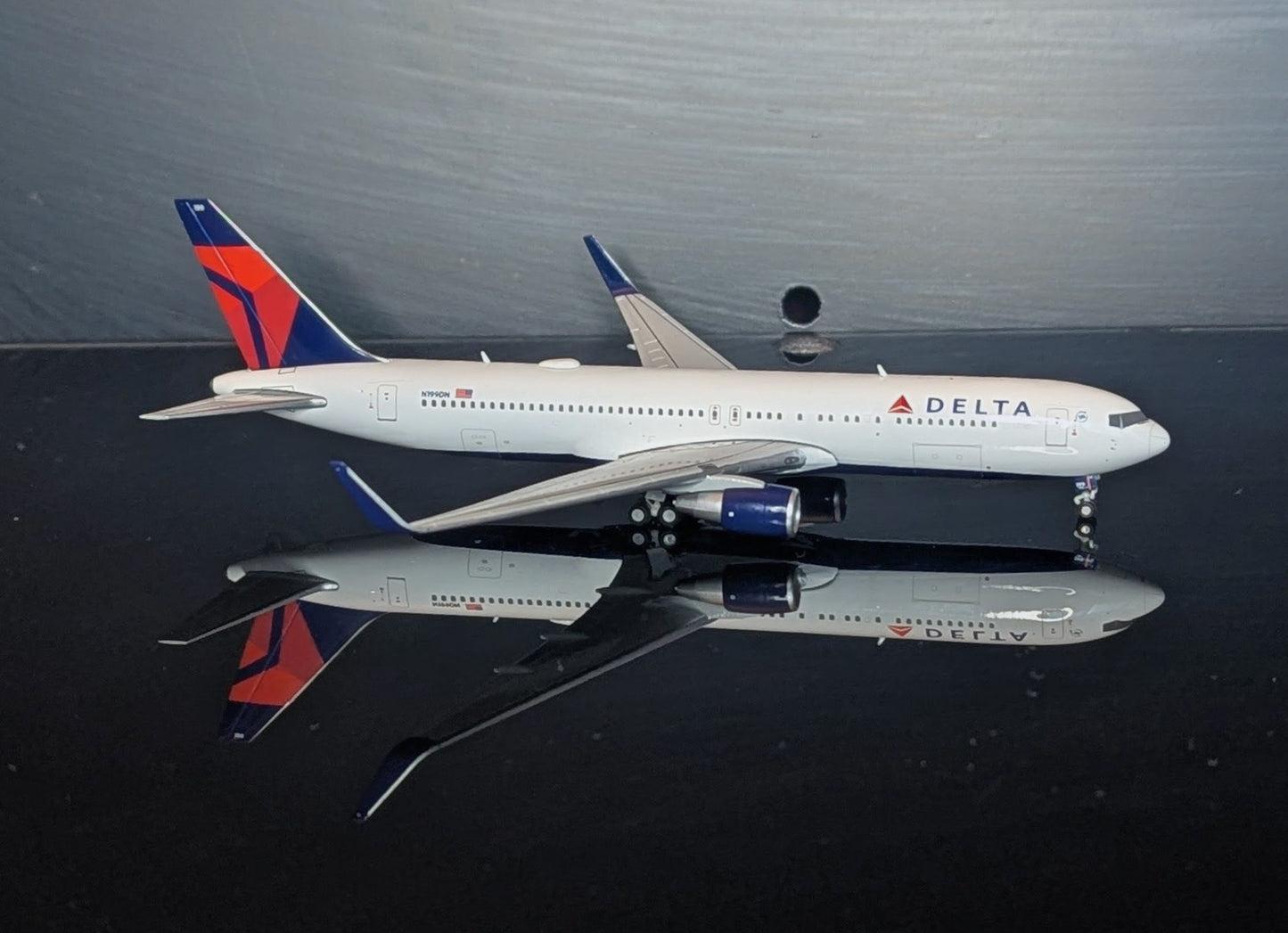 1:400 Delta Air Lines B767-300ER N199DN Gemini Jets