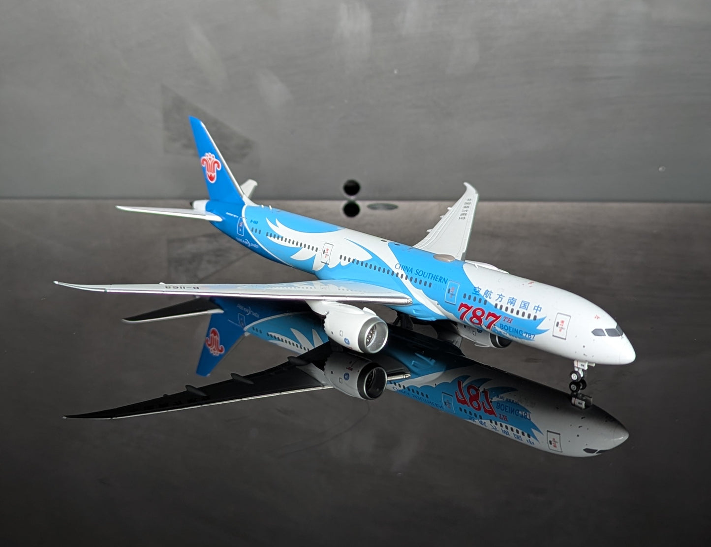 1:400 China Southern Airlines B787-9 Dreamliner B-1168  NG Models