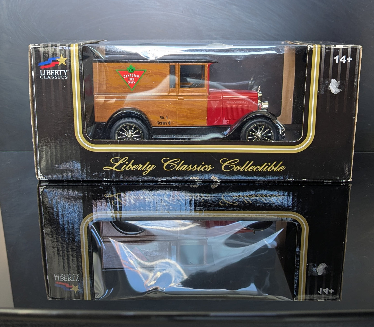 1/24 1928 Chevy Panel Van "Canadian Tire" Liberty Classics -Diecast Model Car