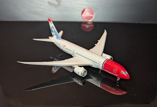 1:400 Norwegian Airlines B787-8 Dreamliner "Sonja Henie" Phoenix Models