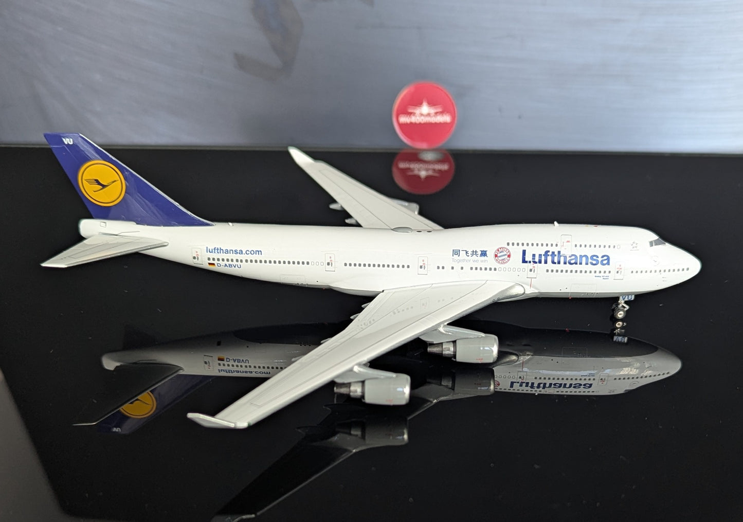 1:400 Lufthansa B747-400 "Together We Win" Phoenix Models