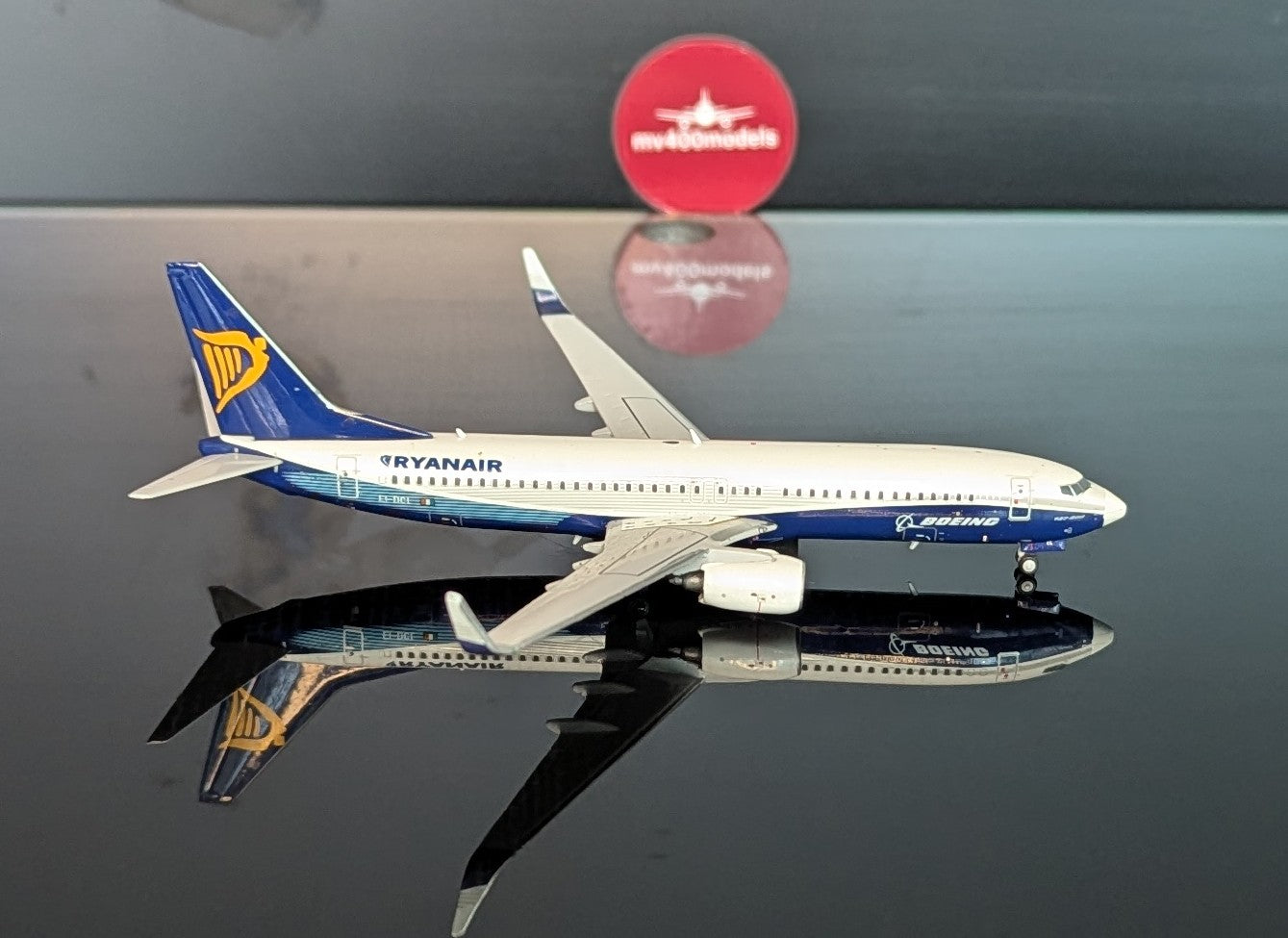 1:400 Ryanair B737-800 “Dreamliner White Nose”  JC Wings