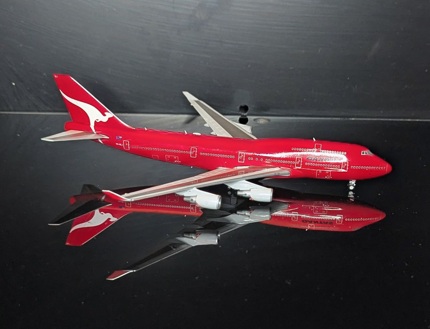 1:400 Qantas Boeing 747-400 “All Red” JC Wings