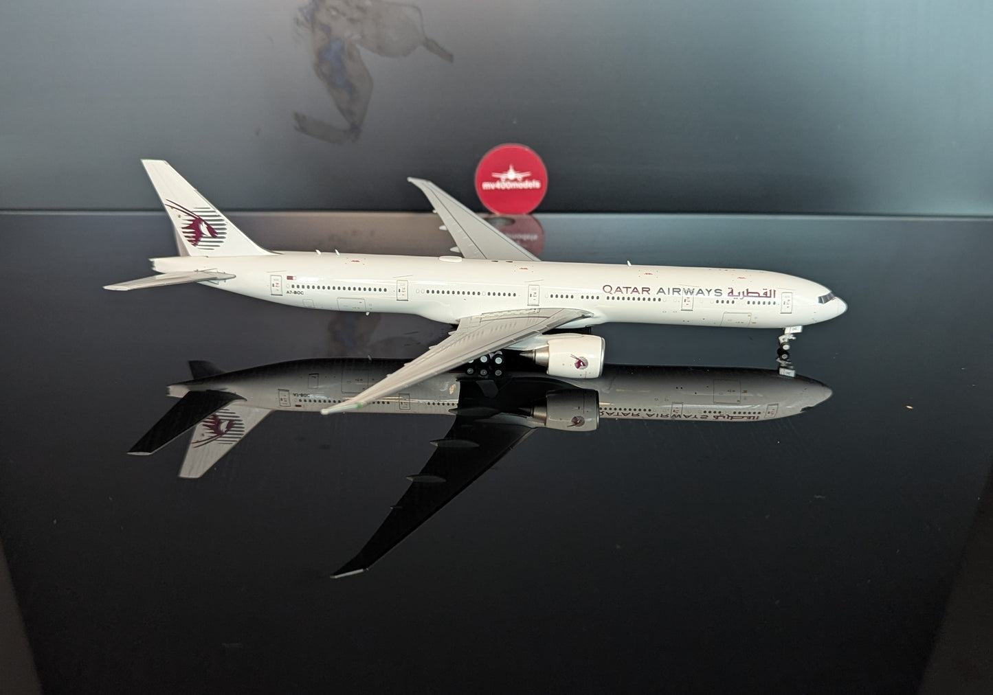 1:400 Qatar Airways B777-300ER “All White” Flaps Down* JC Wings
