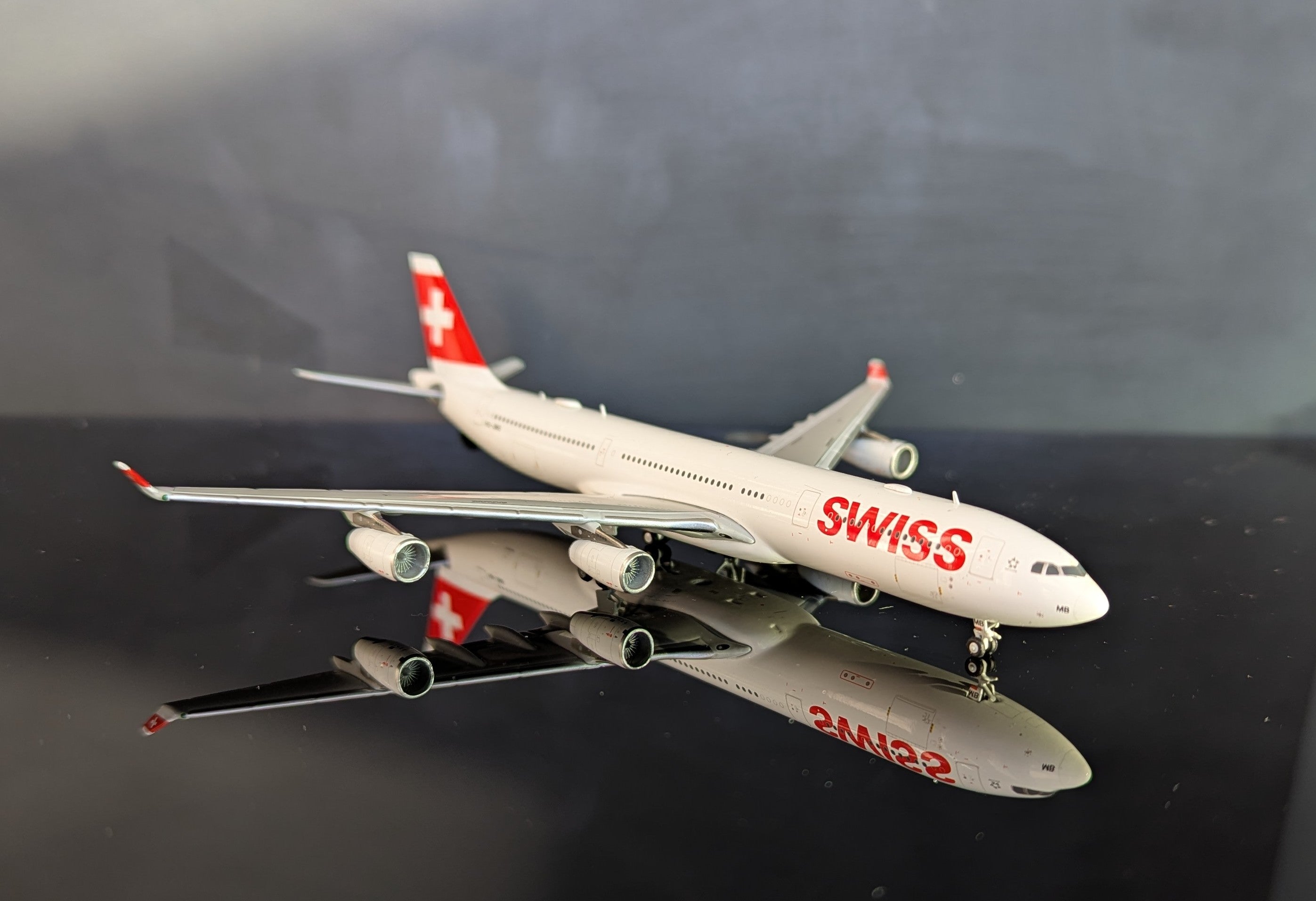 1:400 Swiss Airlines A340-300 “Zurich” JC Wings – mv400models