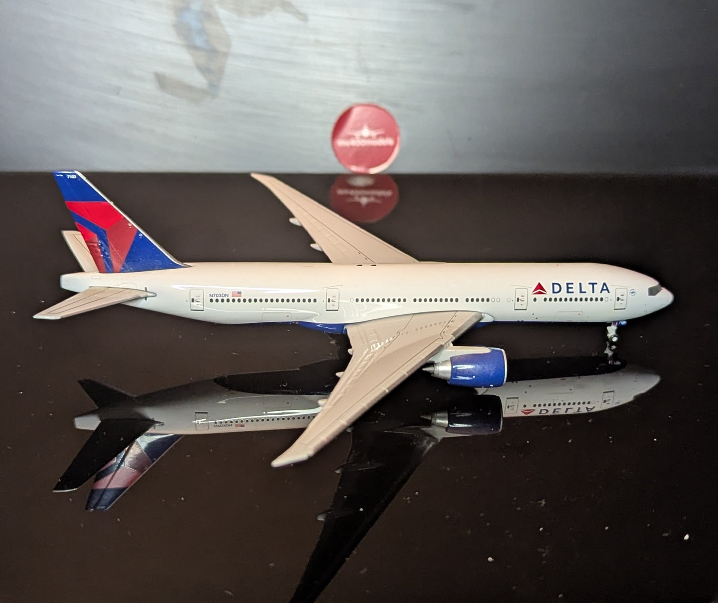 1:400 Delta Air Lines B777-200LR N703DN  Gemini Jets