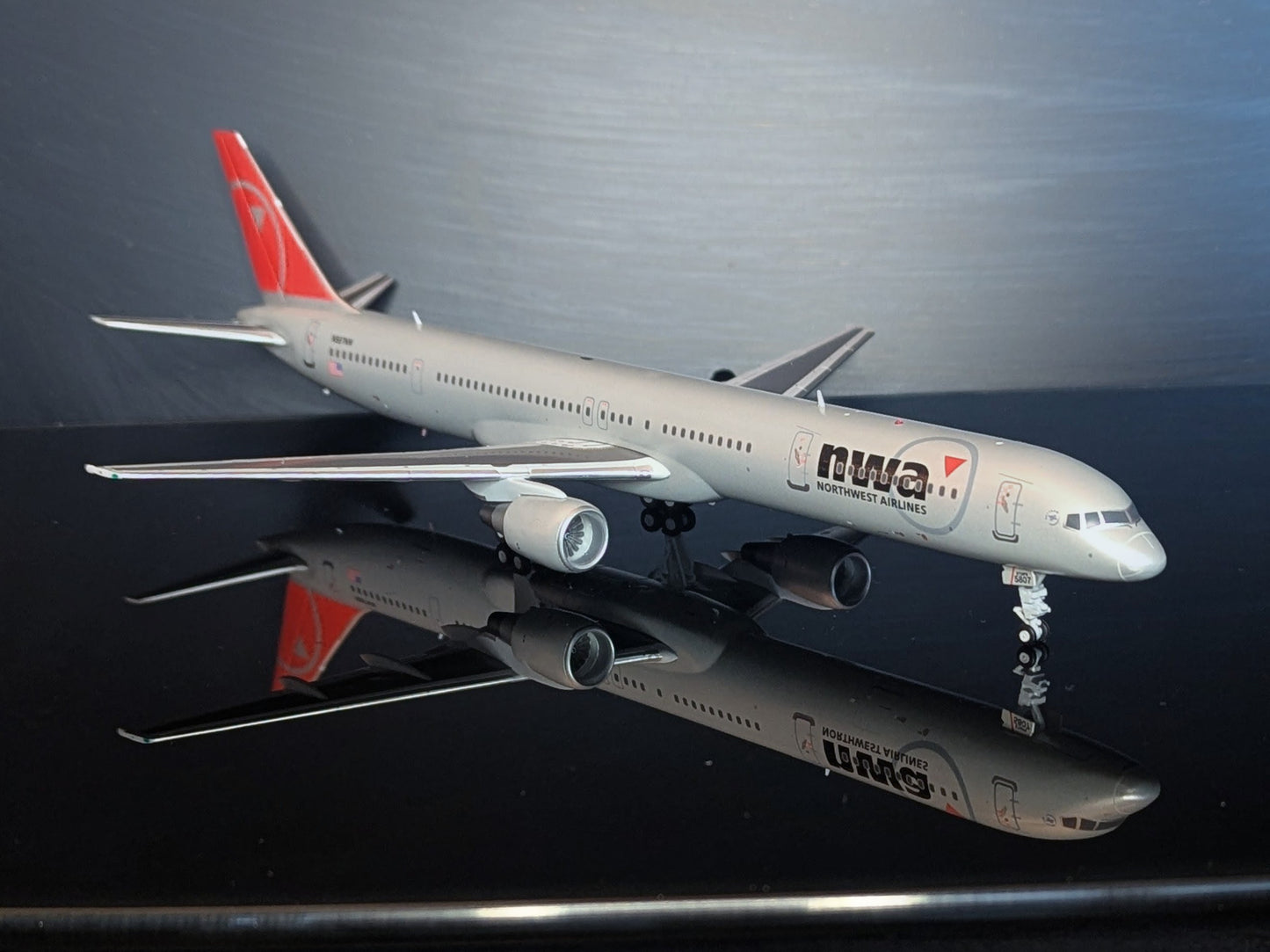 1:200 Northwest Airlines B757-300 Gemini200