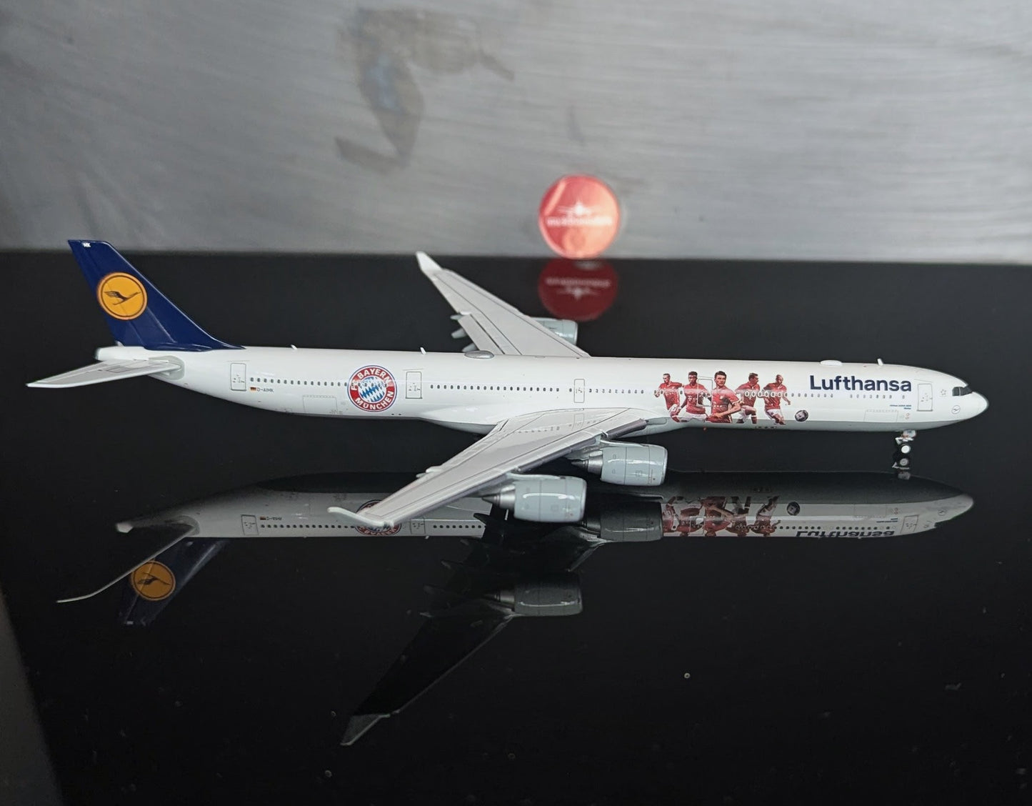 1:400 Lufthansa A340-600 "FC Bayern Muchen" Flaps Down* YY Wings