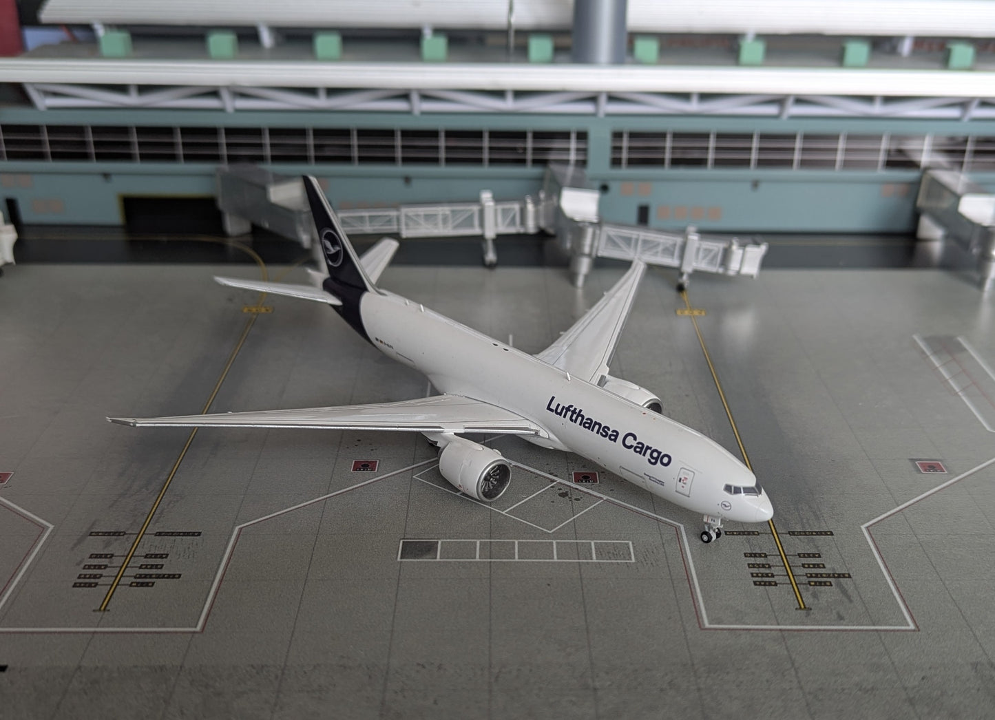 1:400 Lufthansa Cargo B777-200F Gemini Jets