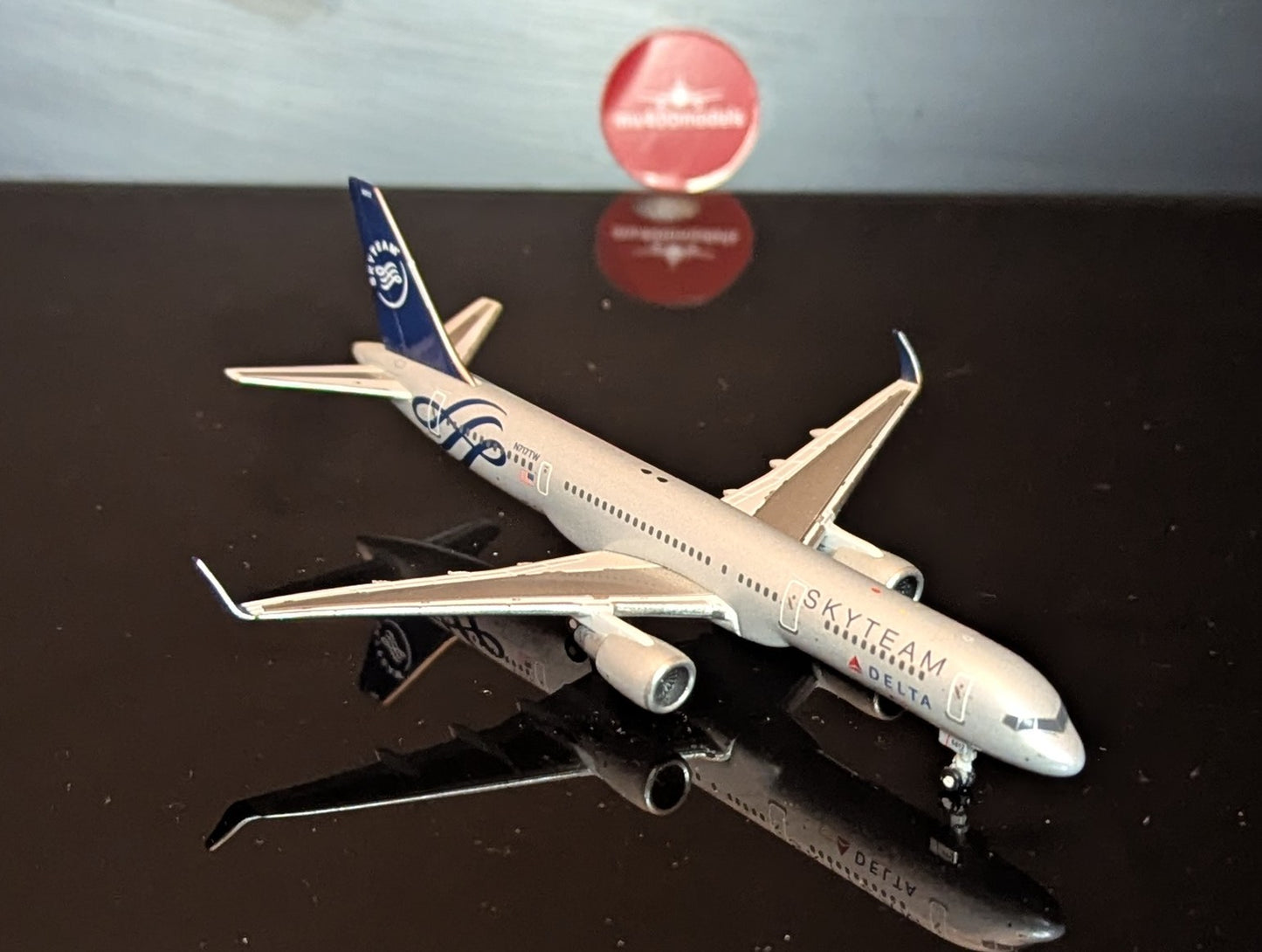 1:400 Delta Air Lines B757-200 N717TW "Skyteam Livery" Gemini Jets