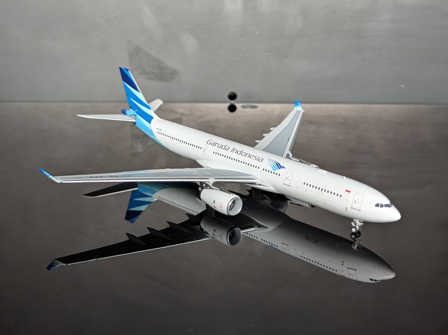 1:400 Garuda Indonesia A330-300 PK-GPX “Hana Travel Go Card” Airlines NG Models