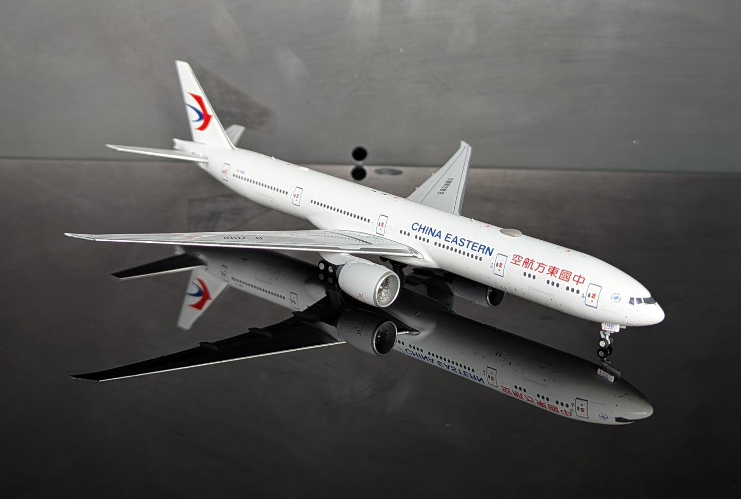 1:400 China Eastern Airlines B777-300ER B-7881 NG Models