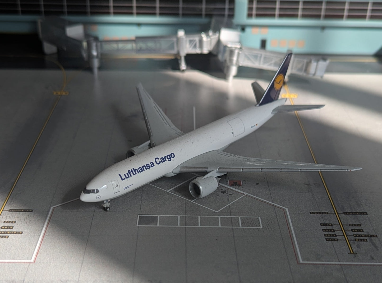 1:500 Lufthansa B777-200F "Jambo Kenya" Herpa Wings