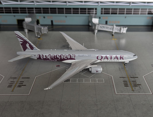 1:400 Qatar Cargo B777-200F "Moved by People" Phoenix Models