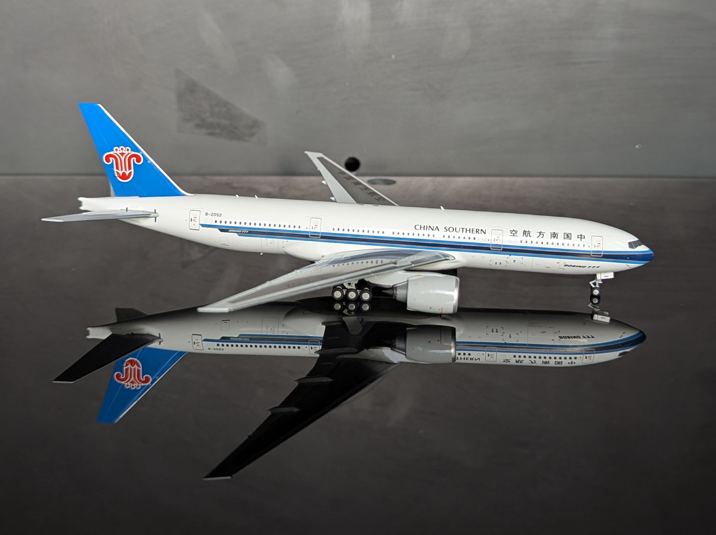 1:400 China Southern Airlines B777-200 B-2052 NG Models