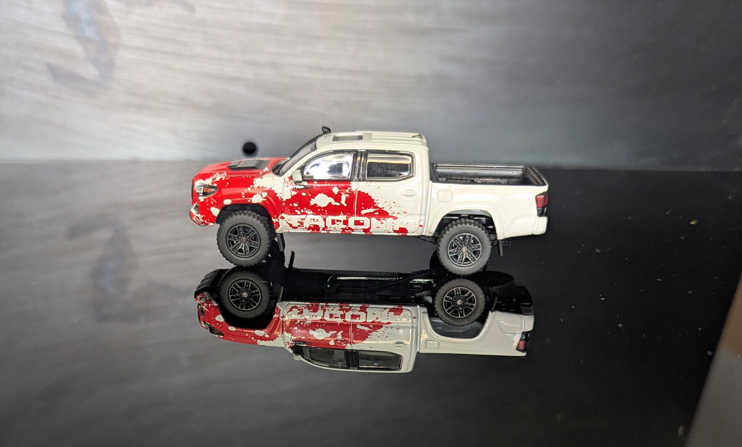 1/64 Toyota Tacoma White&Red Unique Model -Diecast Model Car