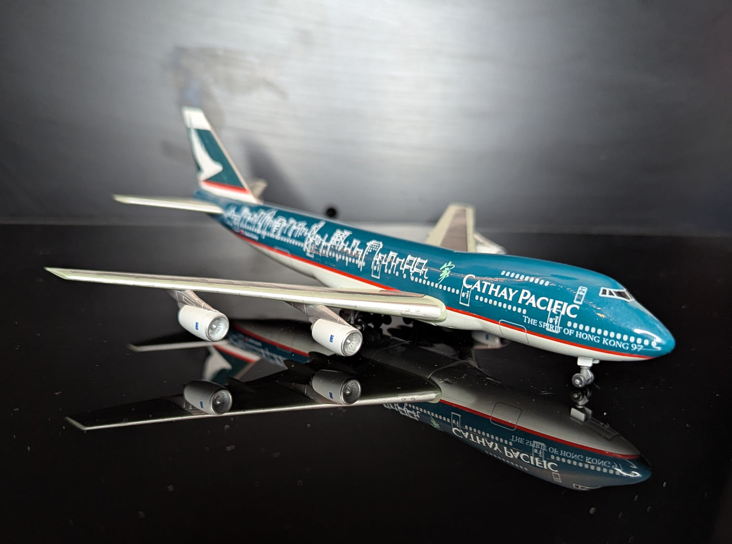 1:400 Cathay Pacific B747-400 "Spirit of Hong Kong" Dragon Wings