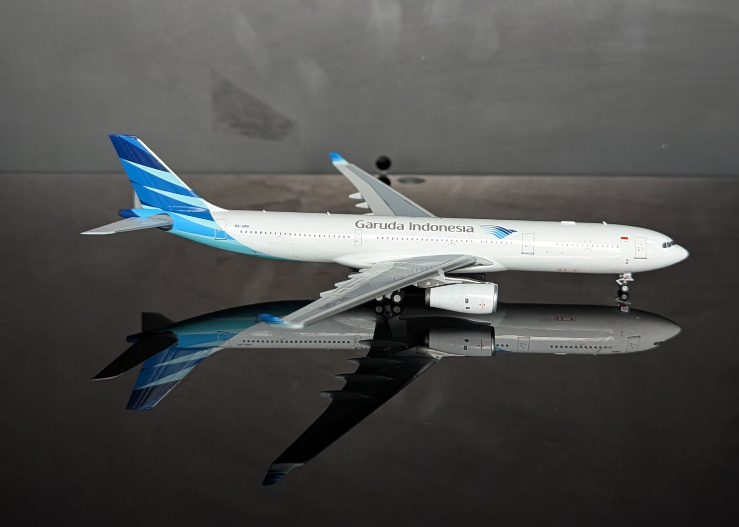 1:400 Garuda Indonesia A330-300 PK-GPV “Hana Travel Go Card” Airlines NG Models