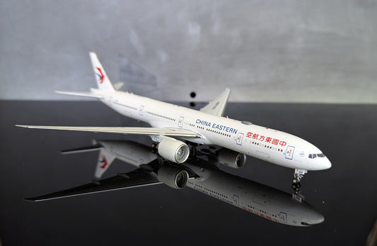 1:400 China Eastern Airlines B777-300ER detachable gear Aviation 400