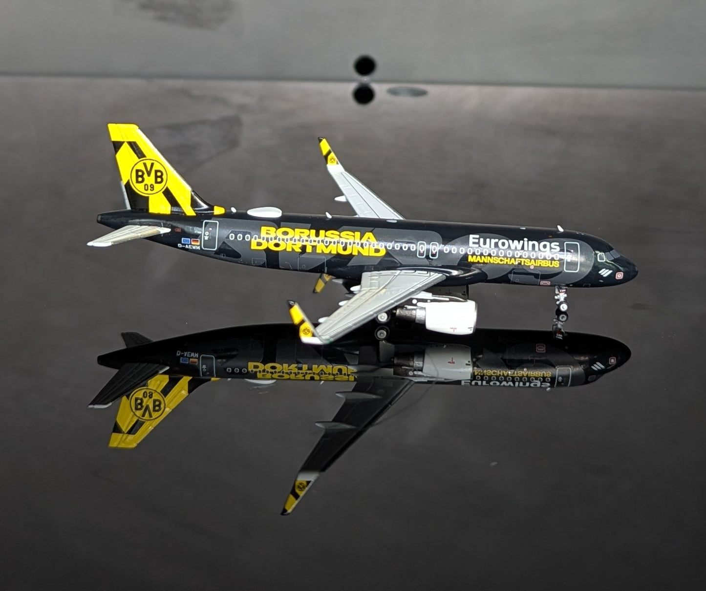 1:400 Eurowings A320-200 D-AEWM (New BVB FanAirbus Livery) NG Models