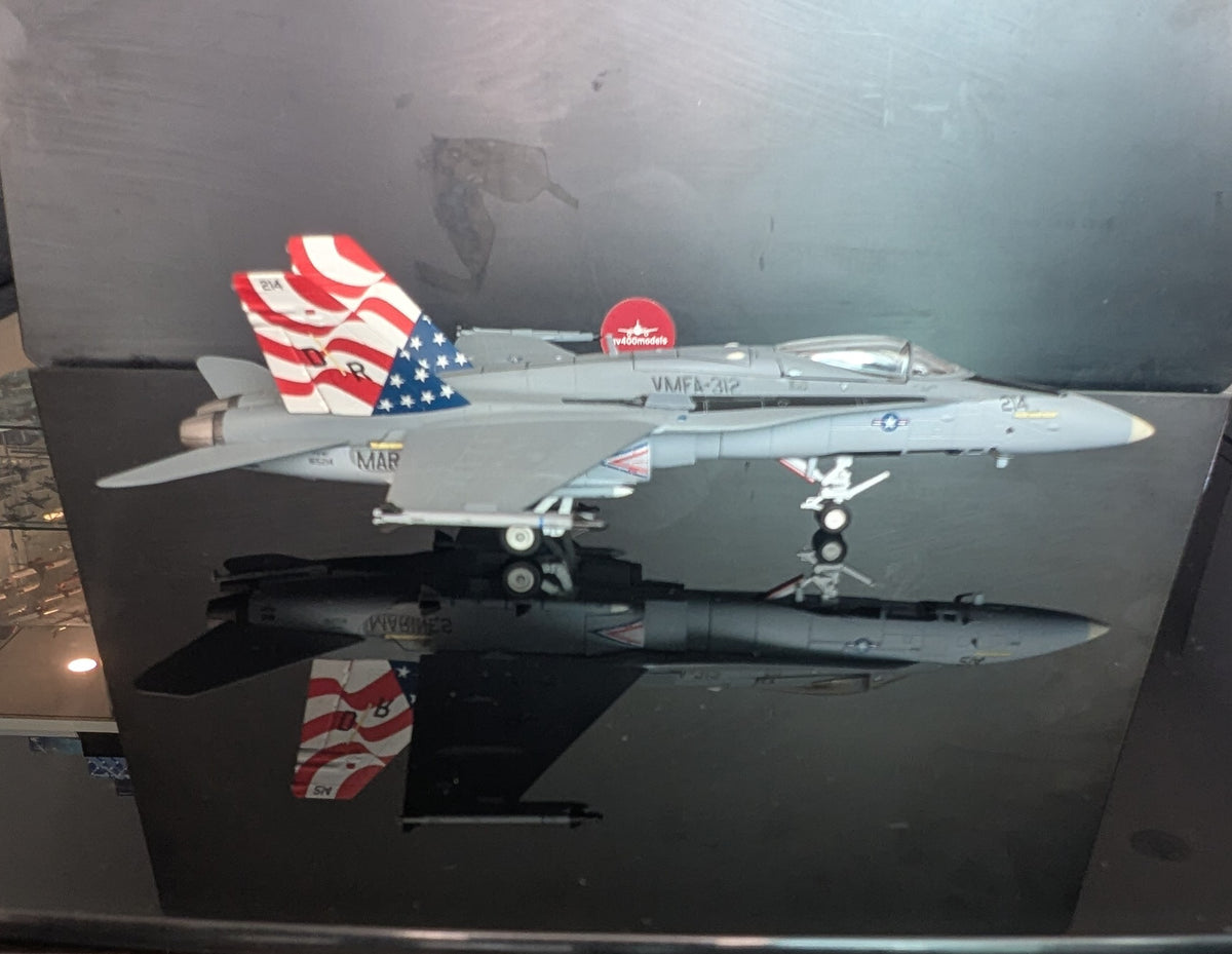 1:72 U.S Marine Corps F/A-18C "U.S Flag on Tail" GeminiAces