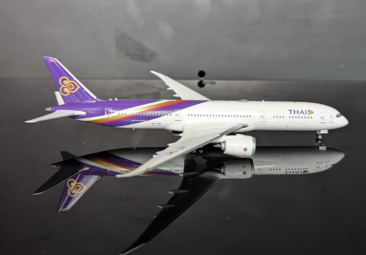 1:400 Thai Airways B787-9 Dreamliner Phoenix Models