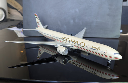 1:200 Etihad Airways B777-300ER Herpa Wings