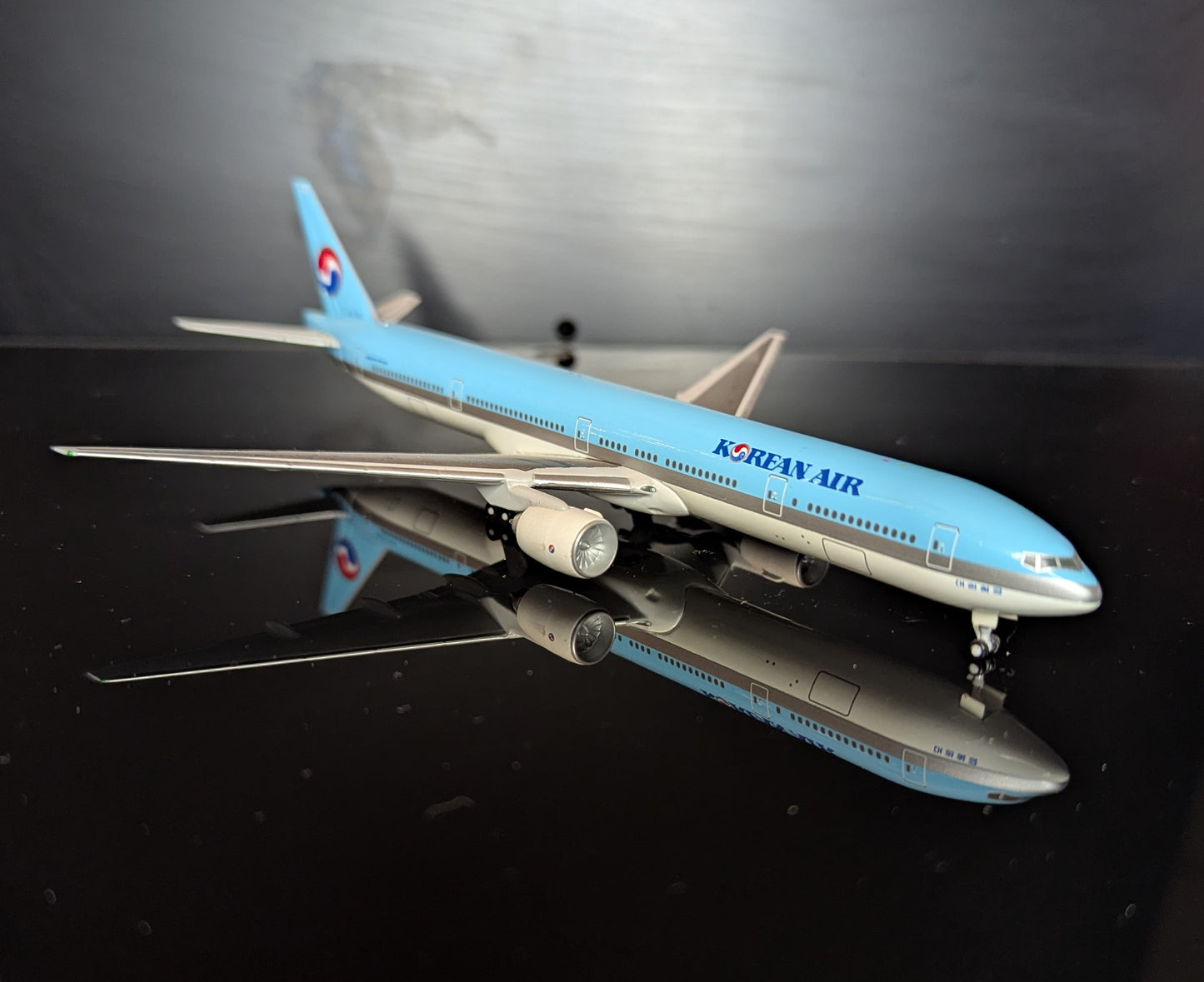 1:400 Korean Air B777-300 Gemini Jets