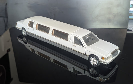 1/24 Ford Lincoln Limousine No Box*