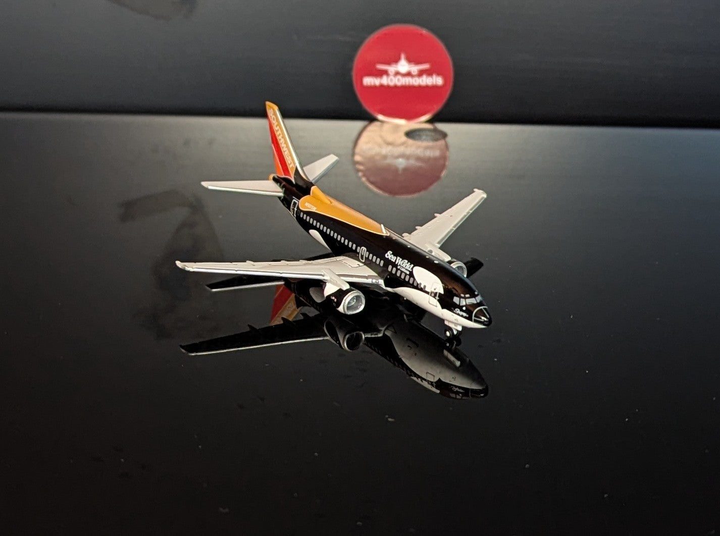 1:400 Southwest Airlines B737-500 “Seaworld of California” JC Wings