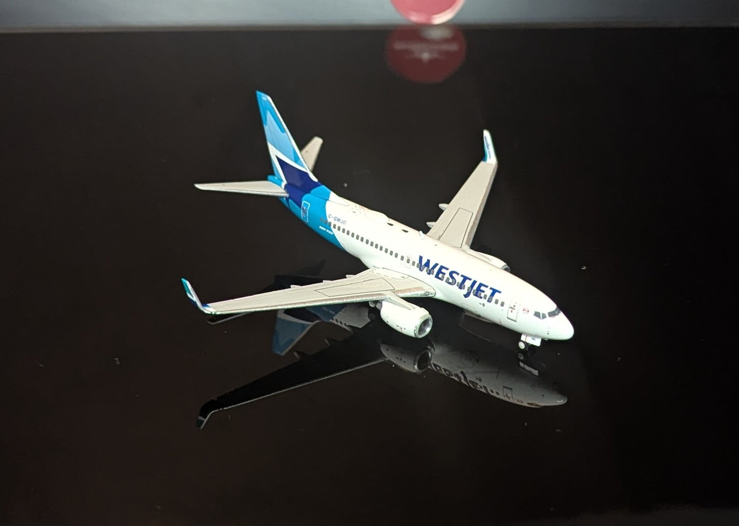 1:400 WestJet B737-700W C-GWJO Gemini Jets