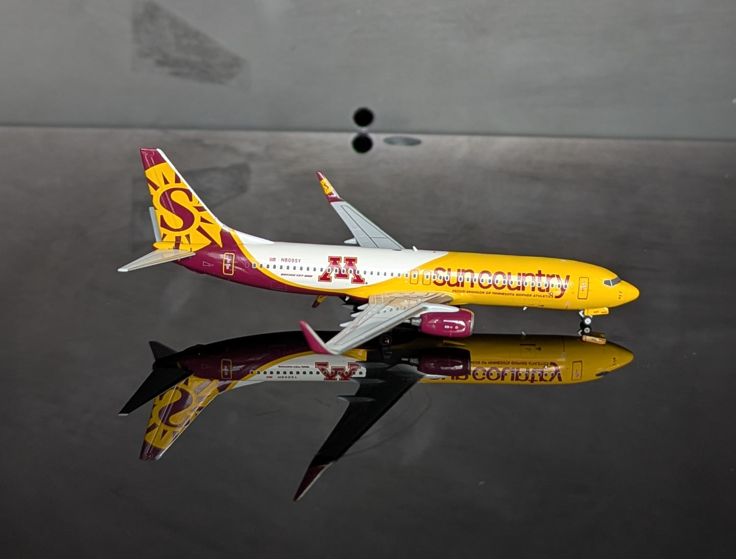 1:400 Sun Country B737-800 “New Golden Gophers” NG Models