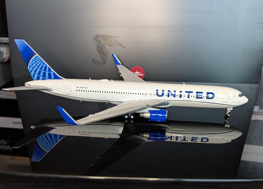 1:200 United Airlines B767-300ER  Gemini200