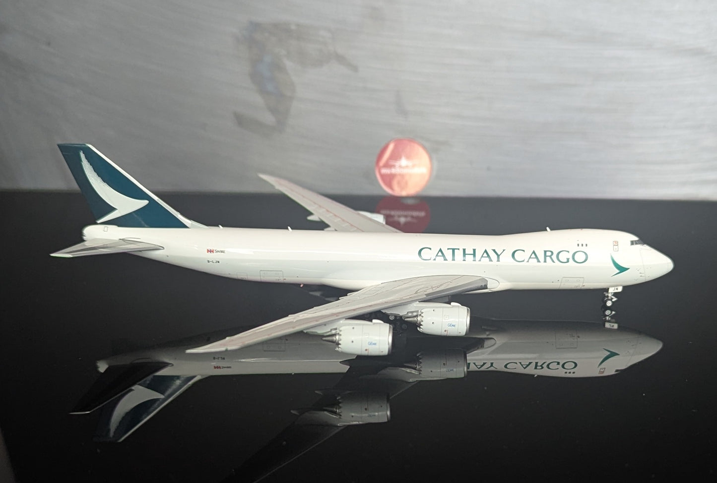 1:400 Cathay Pacific Cargo B747-8F YY Wings